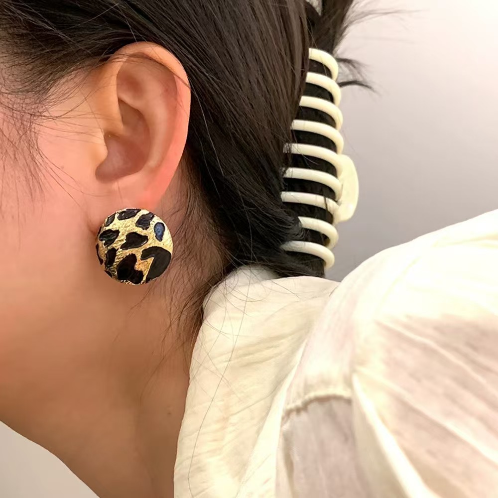 Pendientes redondos con estamp - Vintage Fashion Illustrations reseña y precio