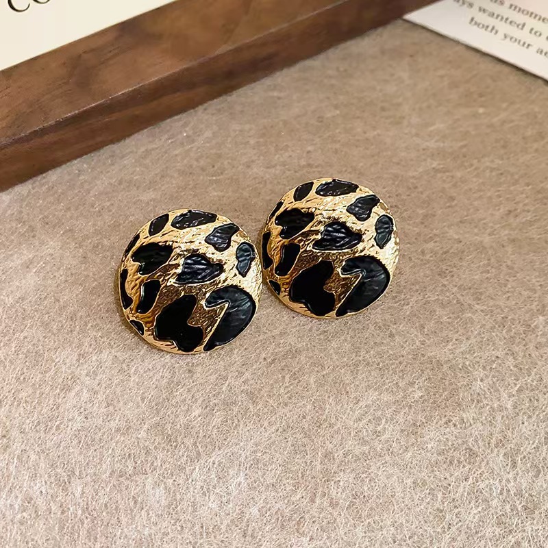 Pendientes redondos con estamp - Vintage Fashion Illustrations reseña y precio