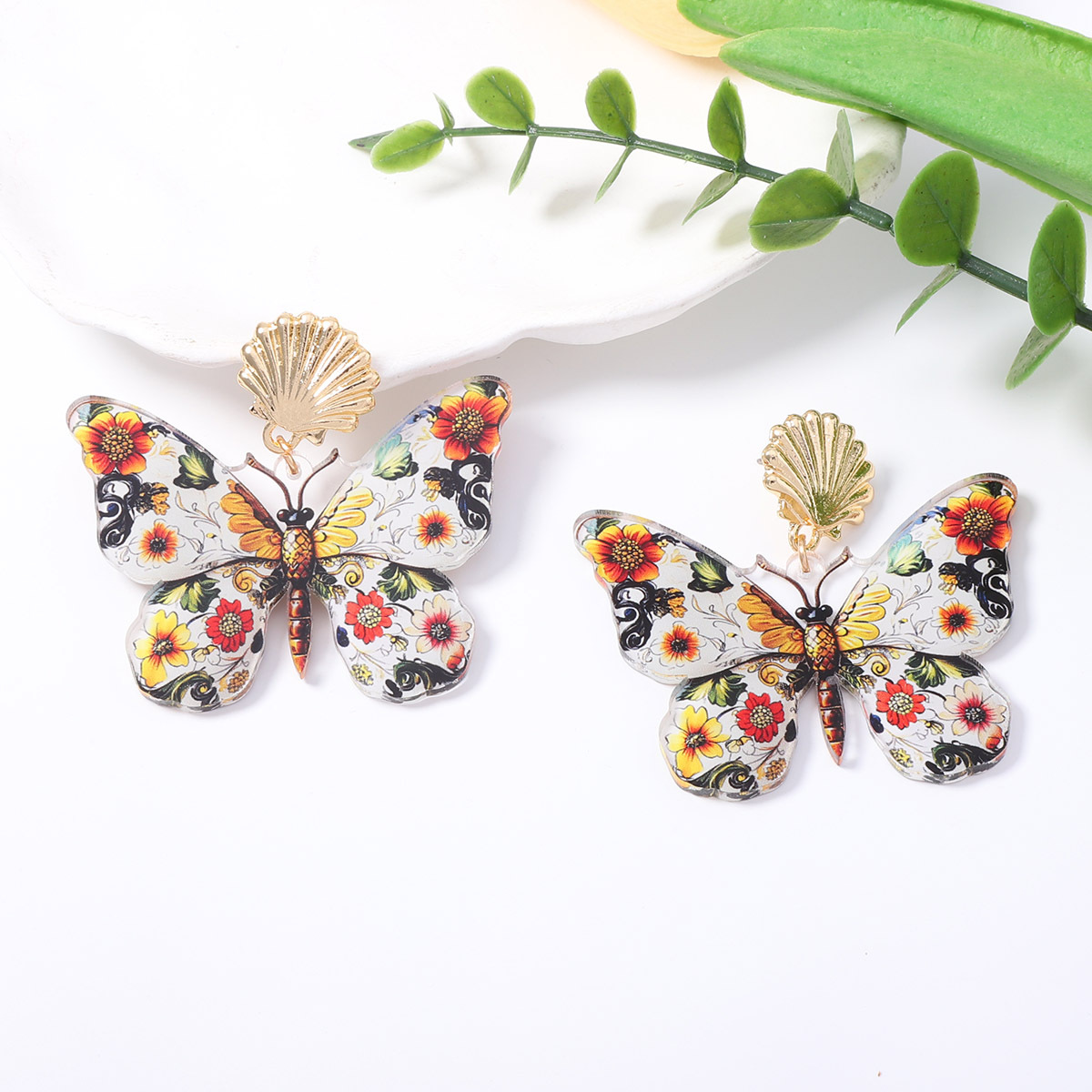 Pendientes Colgantes de Maripo - Vintage Fashion Illustrations reseña y precio